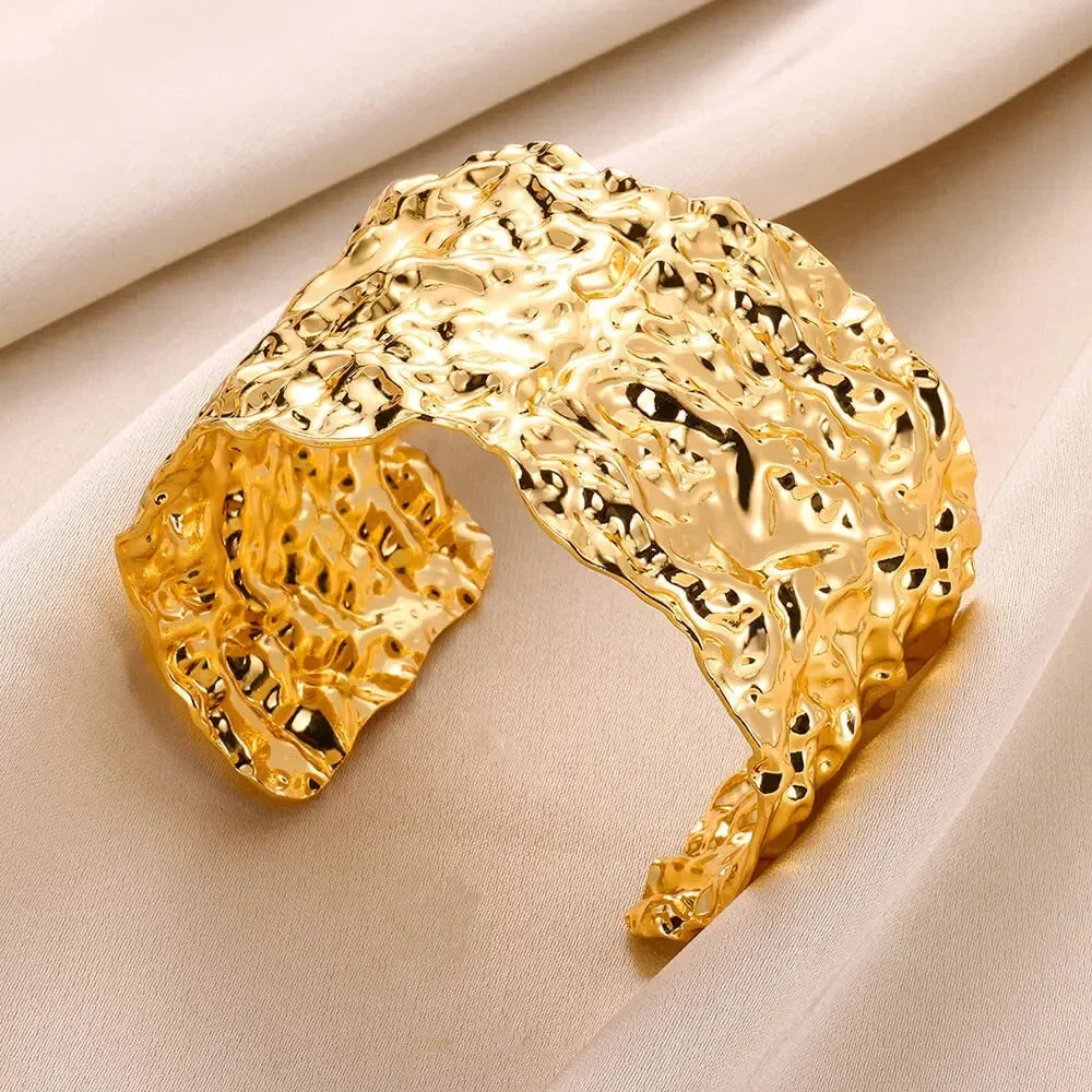 Bracelet classique à Texture ridée pour femmes, couleur or, manchette exquise, en acier inoxydable, ornement à la main, bijoux Punk