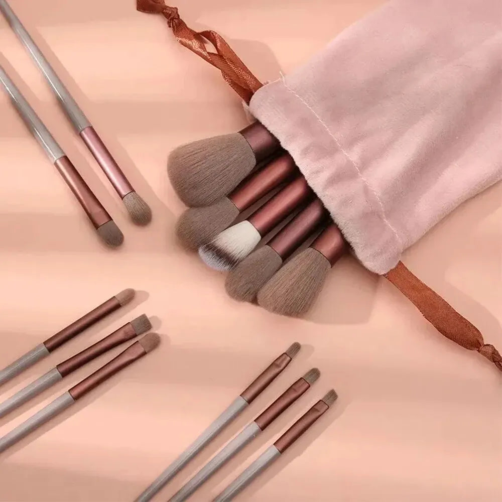 Ensemble de 13 pinceaux de maquillage Purpleflower en forme de feuille de houx, à poils doux, comprenant un pinceau poudre pour le visage, un pinceau illuminateur, un pinceau blush et un pinceau fard à paupières. Un ensemble complet d'outils de beauté.