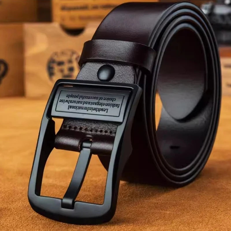 Ceinture en cuir pour hommes, boucle noire, nouveau style, à la mode, tendance, luxe léger, décontracté, polyvalent, adapté aux jeans, boucle ardillon
