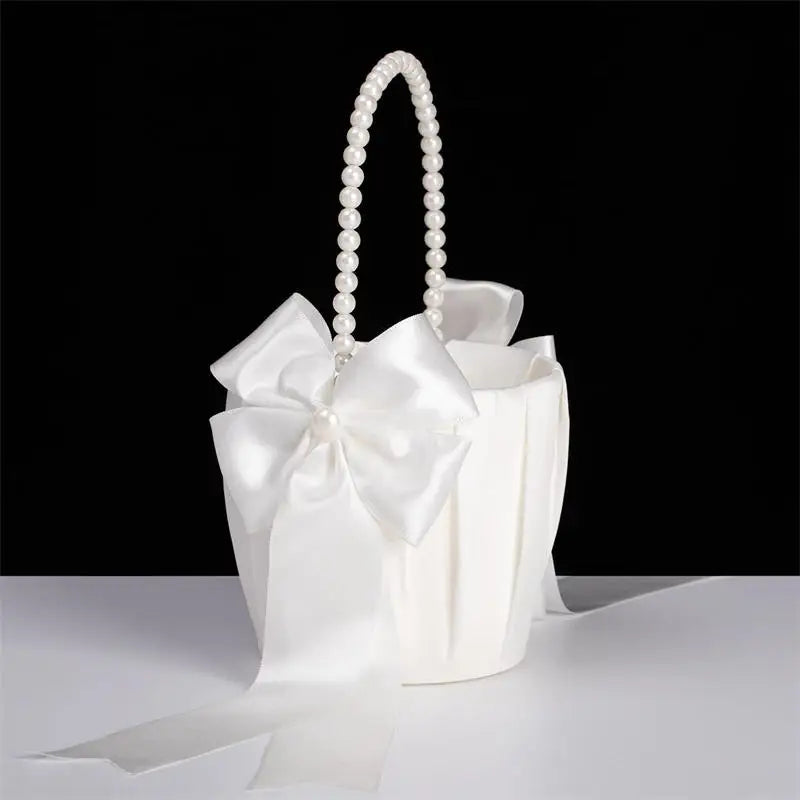 Panier à fleurs pliable avec poignée en nacre, blanc satiné, style western rustique, nœud papillon, idéal pour les mariages.