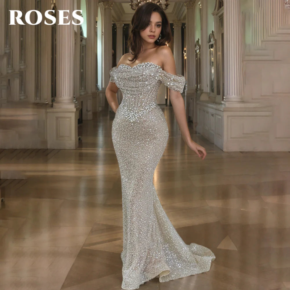 Robe de bal ROSES Pearl, magnifique robe bustier à épaules dénudées, décolleté cœur, ornée de sequins brillants et de broderies en chevrons. Robe de soirée personnalisée