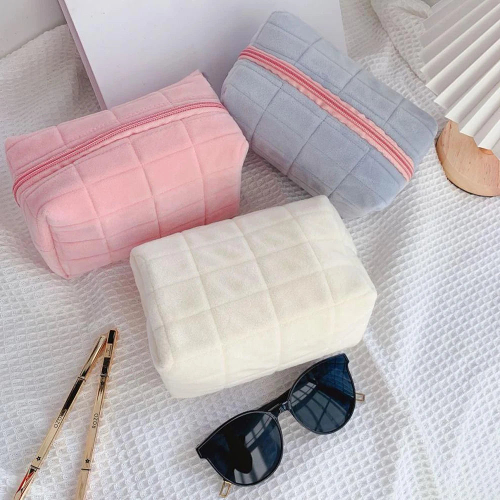 Sac de maquillage en peluche mignon pour femmes, petits sacs à cosmétiques portables de voyage, trousse de toilette à fermeture éclair de couleur unie, pochette de lavage, sacs de rangement