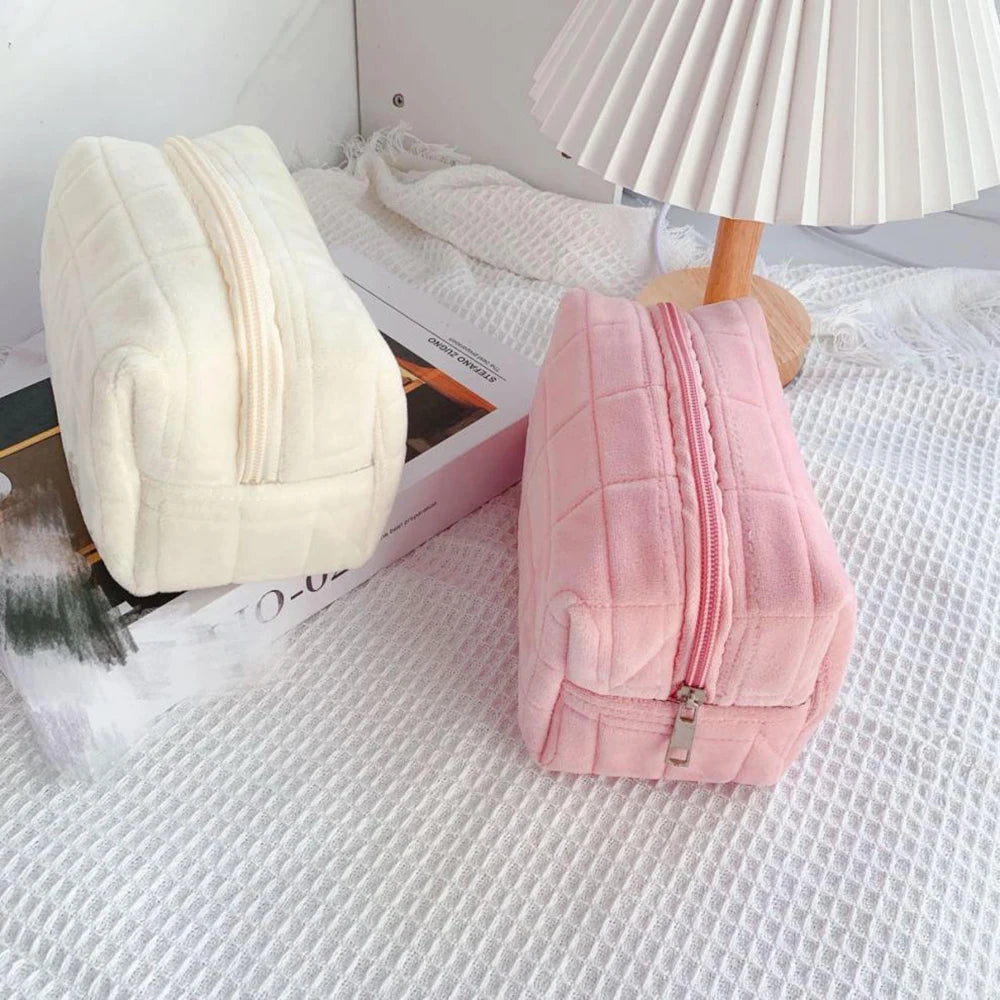 Sac de maquillage en peluche mignon pour femmes, petits sacs à cosmétiques portables de voyage, trousse de toilette à fermeture éclair de couleur unie, pochette de lavage, sacs de rangement