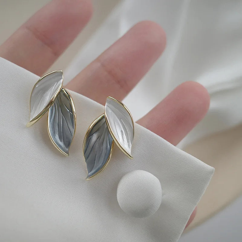 Boucles d'oreilles simples rétro bleu blanc feuille, Design haut de gamme, Style forêt, à la mode, couleurs claires, femmes élégantes