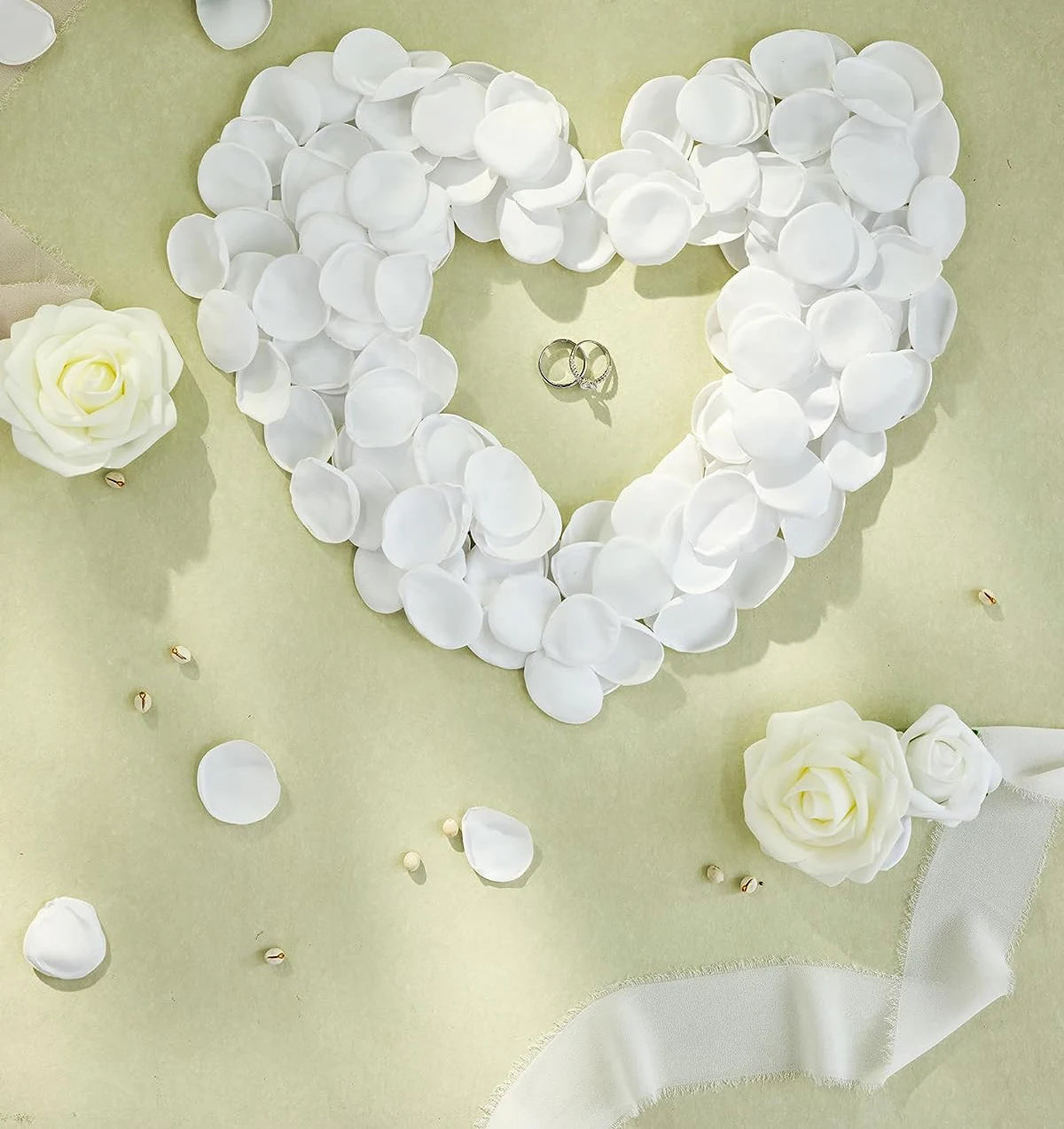 100 pétales de rose en satin de soie blanche, fleurs artificielles faites main, décoration pour la Saint-Valentin, un anniversaire ou un mariage. Accessoires