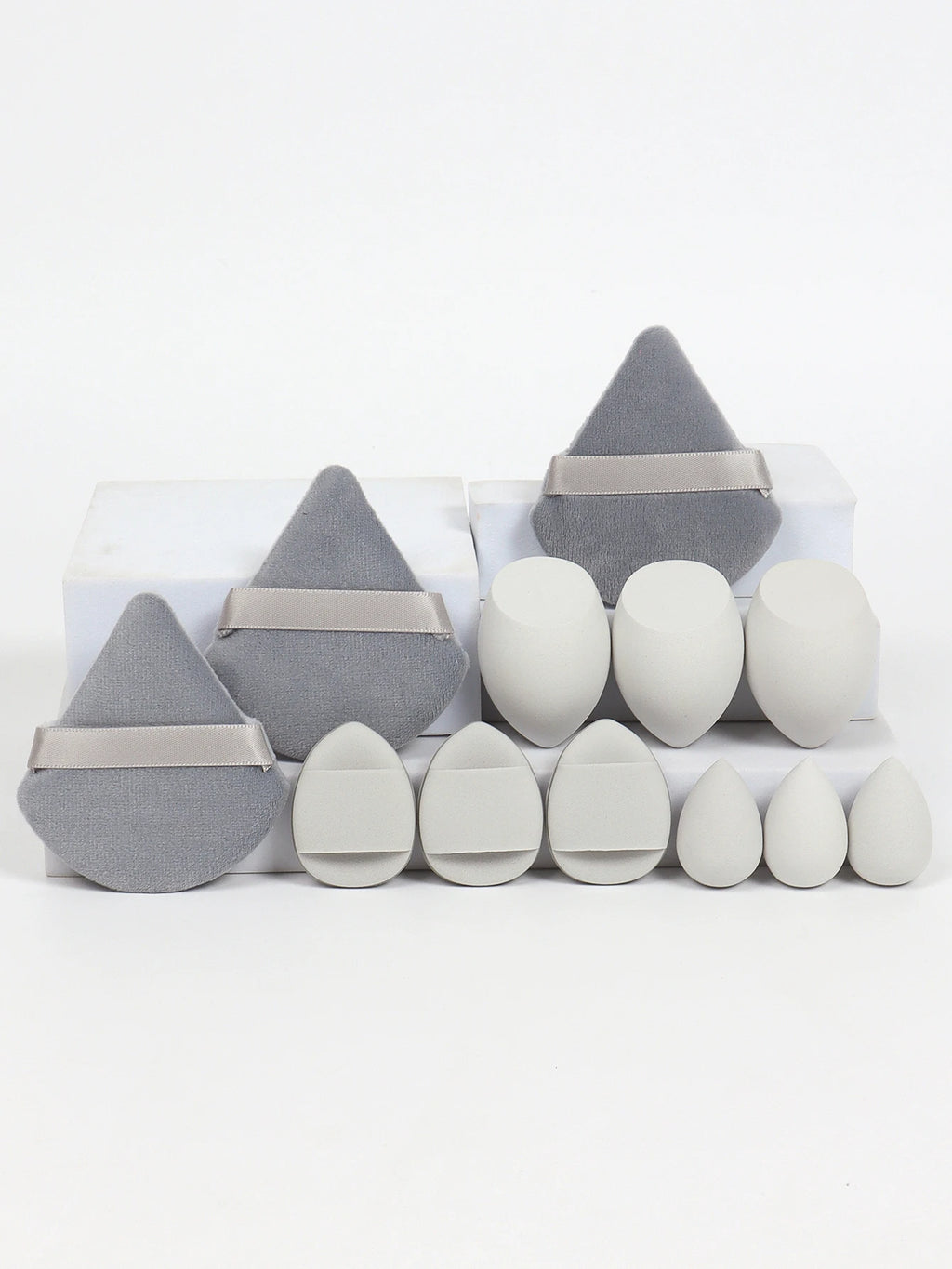 Ensemble d'éponges de maquillage tout usage de 12 pièces, composé de 3 houppettes de poudre libre, 3 mini houppettes à coussin d'air, 3 œufs de beauté et 3 mini beauté