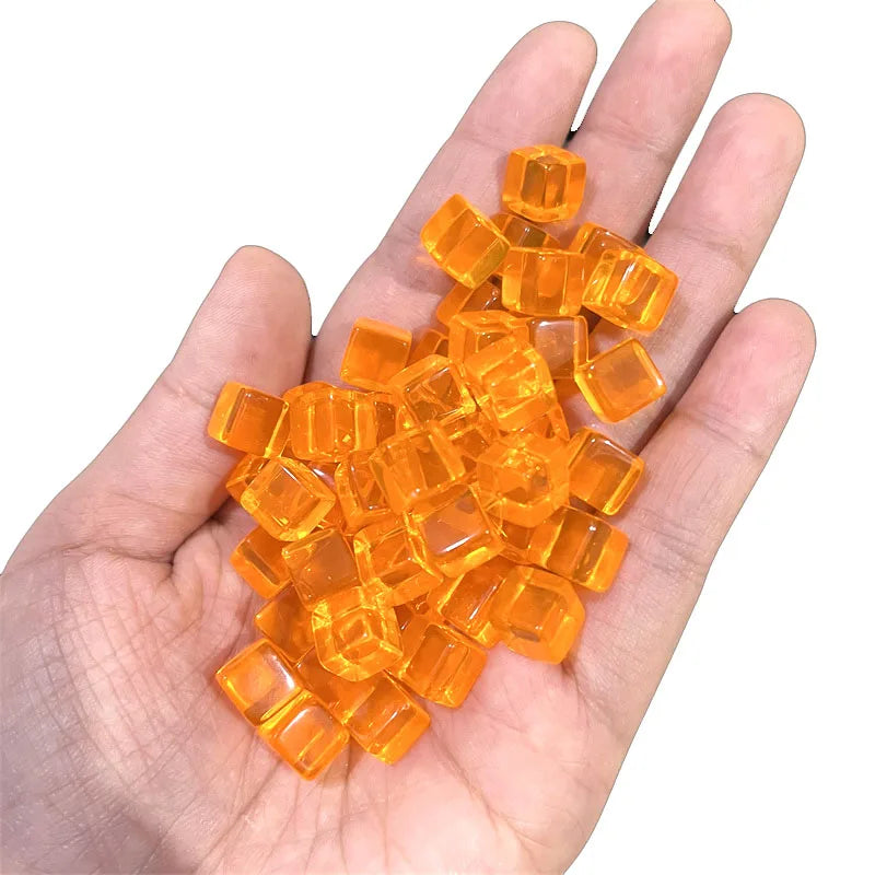 Lot de 100 dés cubiques transparents de 8 mm, pièces d'échecs, jetons, dés en cristal à coins carrés transparents pour jeux de société et puzzles