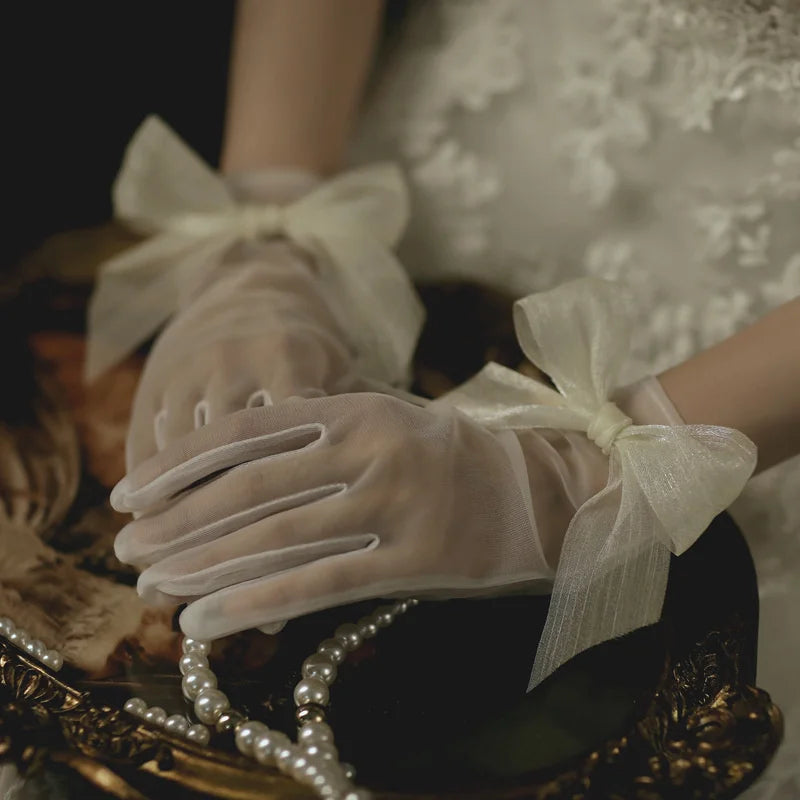Gants sexy transparents en tulle noir et blanc, fins et courts, parfaits pour le printemps et l'été, pour les soirées, les danses et les mariages. Style Lolita