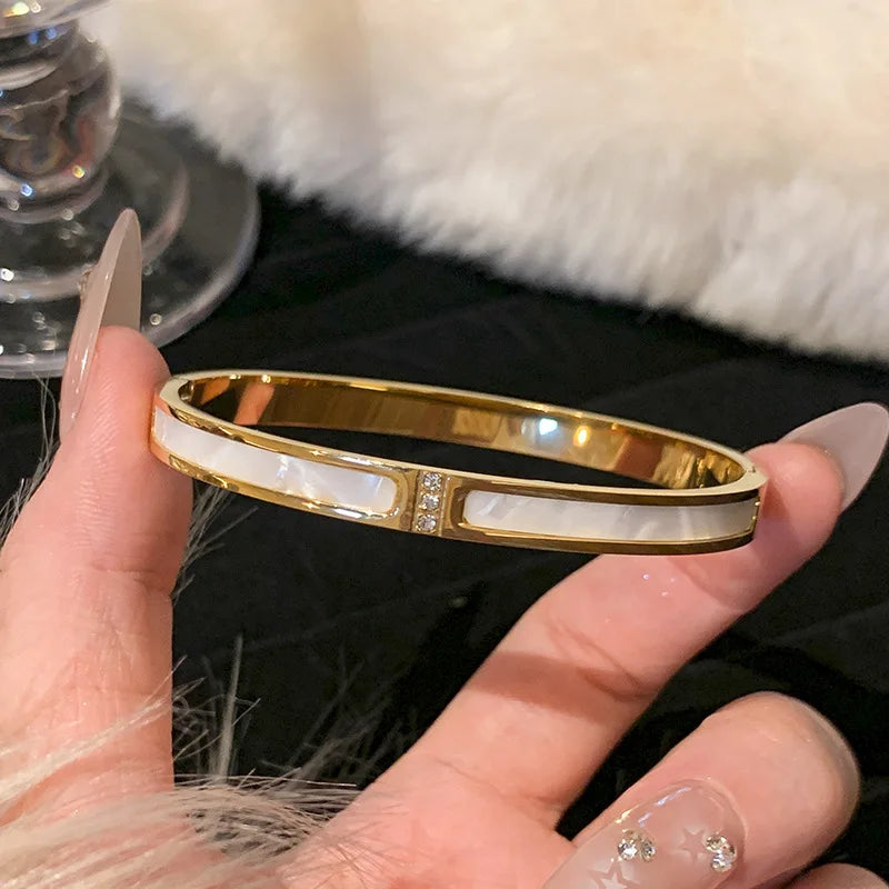 1 bracelet plaqué or en acier inoxydable et titane incrusté de zircon, style classique et simple, adapté à un usage quotidien pour femme