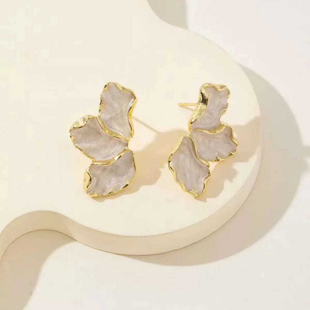 Boucles d'oreilles à dos irrégulier plaqué or, Design lourd, boucles d'oreilles à fleurs crème de haute qualité, le meilleur cadeau de famille pour moi