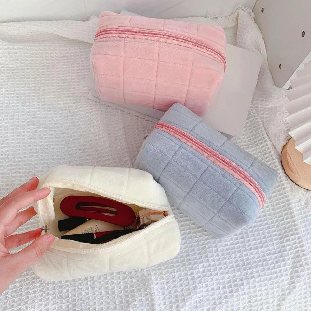 Sac de maquillage en peluche mignon pour femmes, petits sacs à cosmétiques portables de voyage, trousse de toilette à fermeture éclair de couleur unie, pochette de lavage, sacs de rangement