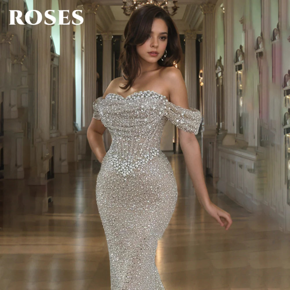 Robe de bal ROSES Pearl, magnifique robe bustier à épaules dénudées, décolleté cœur, ornée de sequins brillants et de broderies en chevrons. Robe de soirée personnalisée