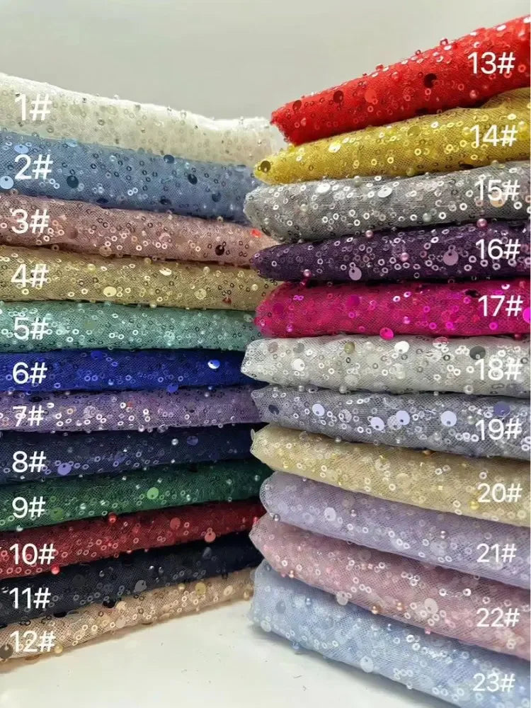 Robe de bal ROSES Pearl, magnifique robe bustier à épaules dénudées, décolleté cœur, ornée de sequins brillants et de broderies en chevrons. Robe de soirée personnalisée