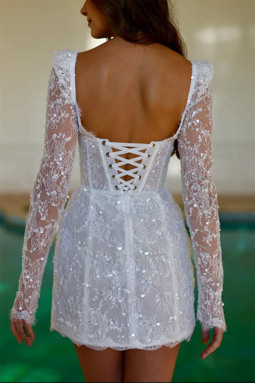 Robe de mariée personnalisée mini-jupe, col carré, dentelle à sequins, manches longues, dos lacé, robe courte, soirée après-fête