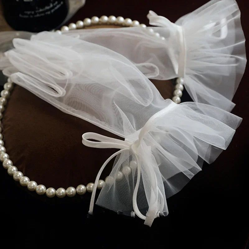 Gants sexy transparents en tulle noir et blanc, fins et courts, parfaits pour le printemps et l'été, pour les soirées, les danses et les mariages. Style Lolita
