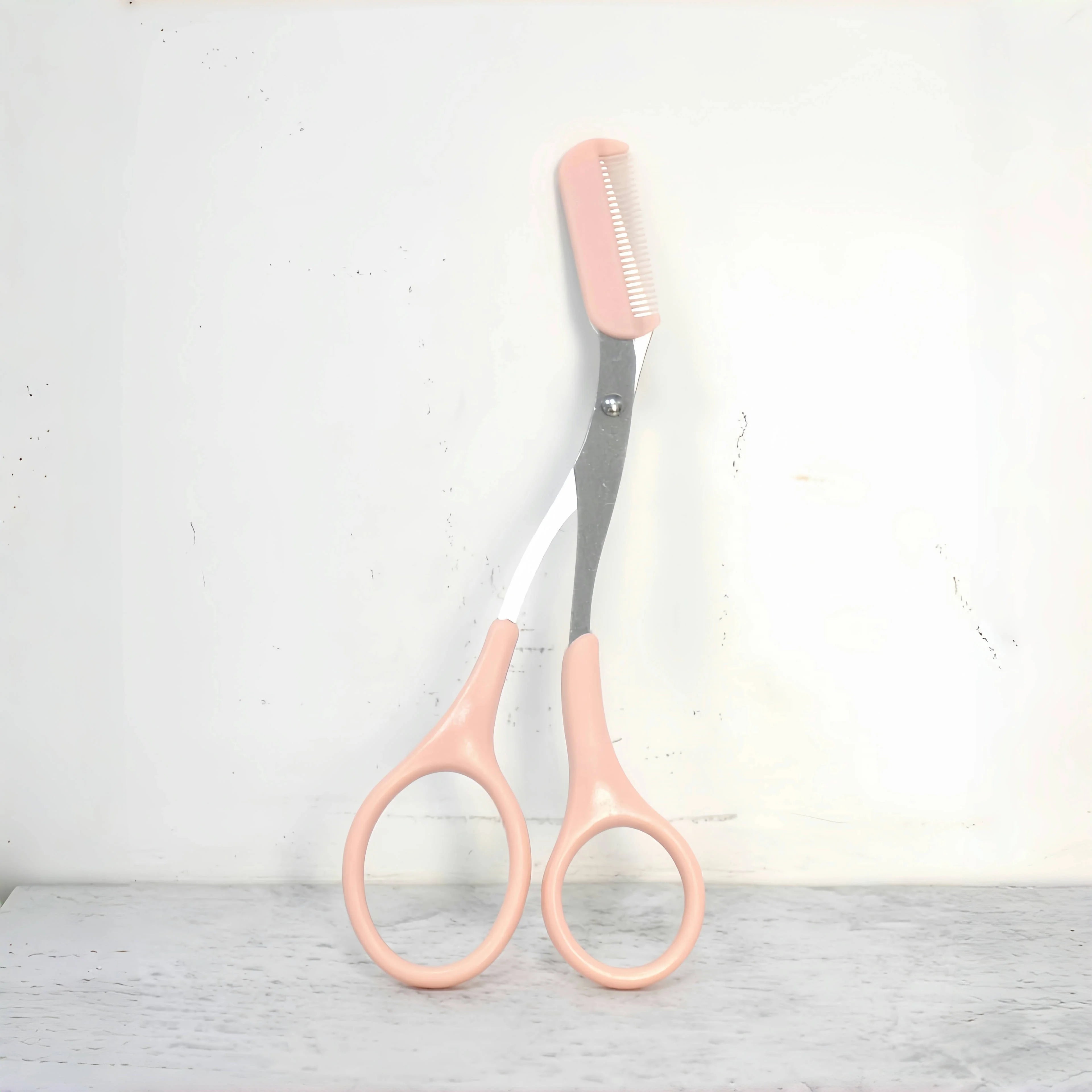 Ciseaux de rasoir à sourcils en acier inoxydable, tondeuse anti-rayures sûre pour débutants, outil de beauté tranchant en croissant, multicolore