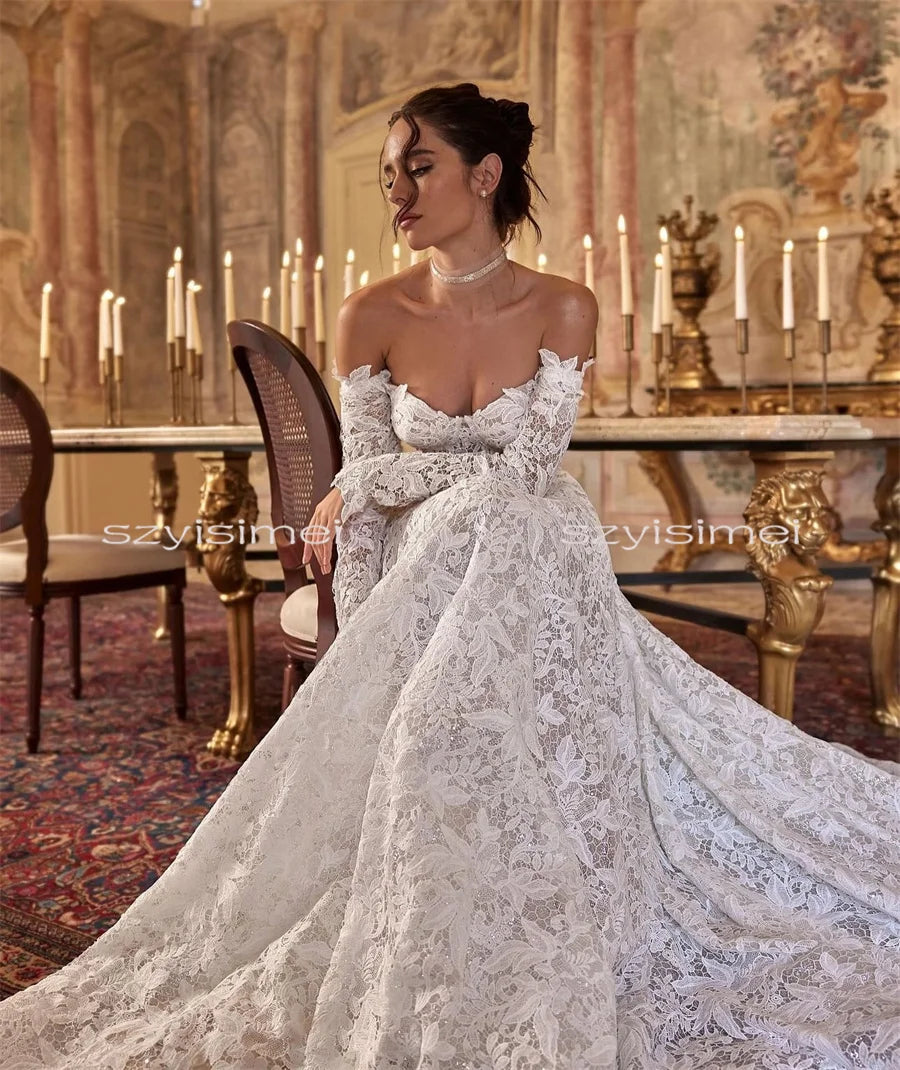 Robe de mariée moderne coupe A, bustier cœur, collection 2026, manches longues, élégante et personnalisable pour votre grand jour.