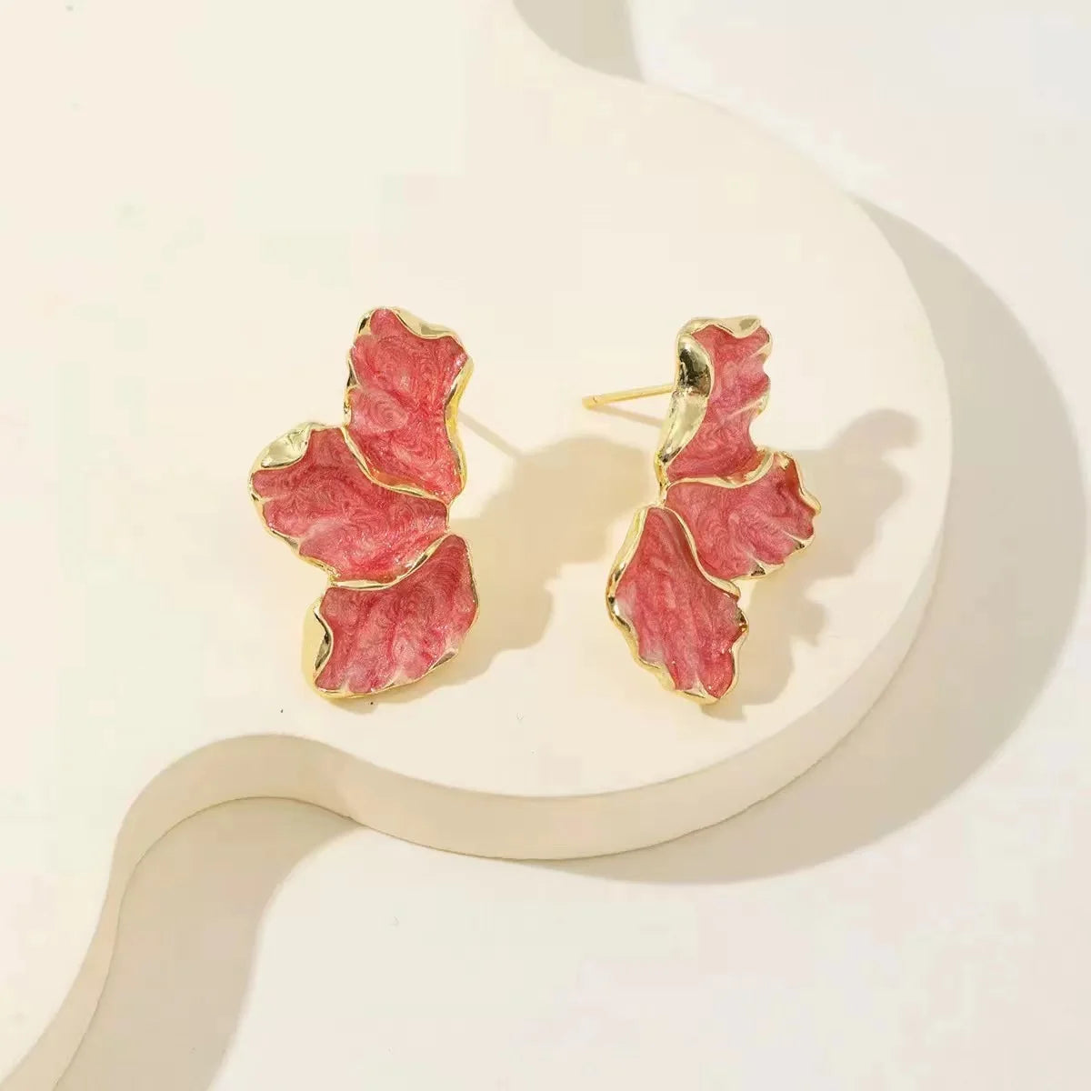 Boucles d'oreilles à dos irrégulier plaqué or, Design lourd, boucles d'oreilles à fleurs crème de haute qualité, le meilleur cadeau de famille pour moi