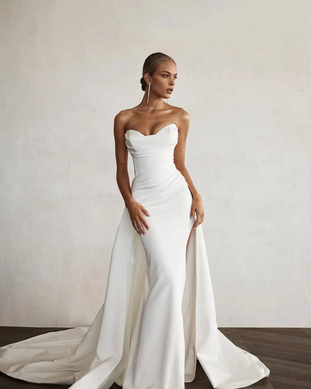 Robes de mariée sirène modernes fendues sur le devant, robes de mariée à traîne balayée, robes de mariée bustier cœur 2022, style bohème, deux pièces sur mesure