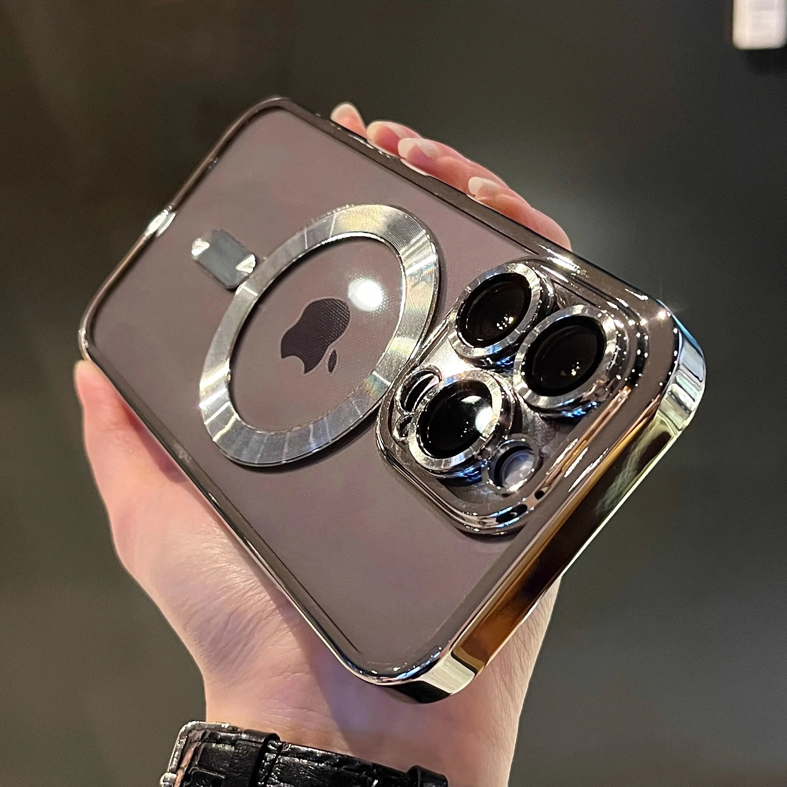 Étui transparent de luxe avec revêtement magnétique pour iPhone 11, 12, 13, 14, 15, 16, 17, Pro Max et Air Plus, compatible avec la recharge sans fil MagSafe et résistant aux chocs