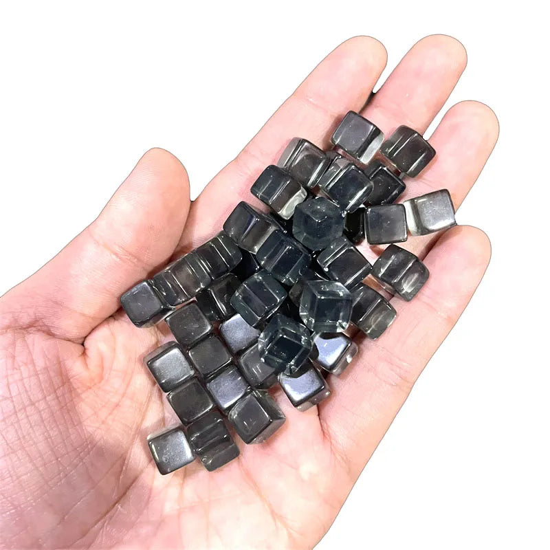 Lot de 100 dés cubiques transparents de 8 mm, pièces d'échecs, jetons, dés en cristal à coins carrés transparents pour jeux de société et puzzles