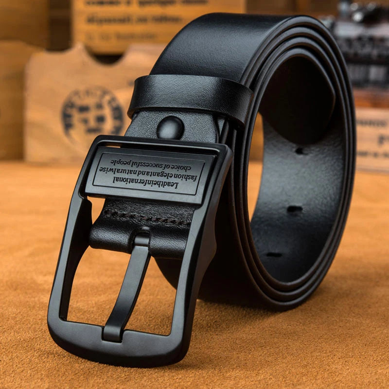 Ceinture en cuir pour hommes, boucle noire, nouveau style, à la mode, tendance, luxe léger, décontracté, polyvalent, adapté aux jeans, boucle ardillon