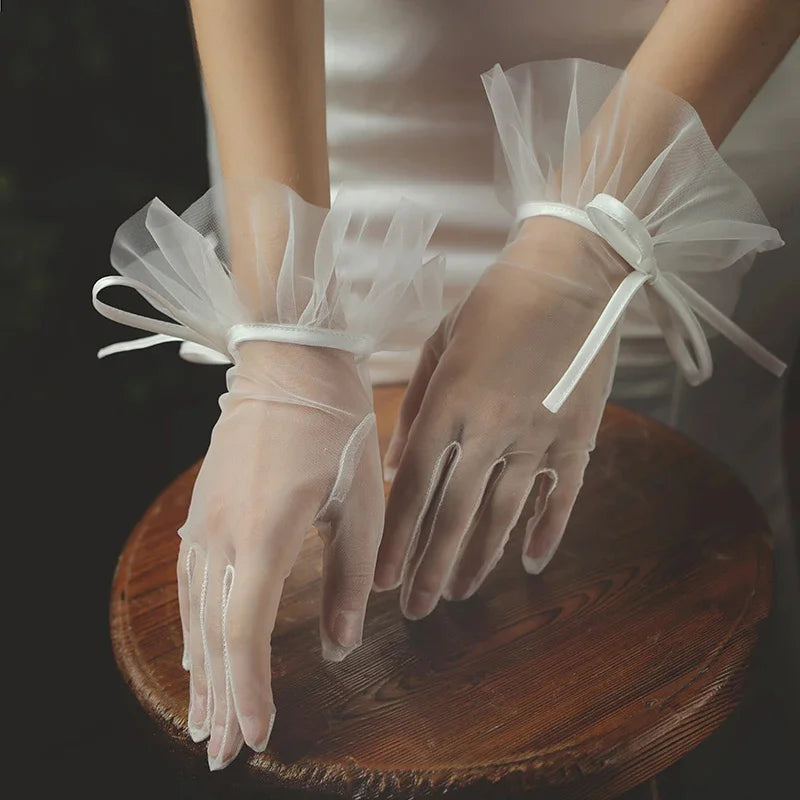 Gants sexy transparents en tulle noir et blanc, fins et courts, parfaits pour le printemps et l'été, pour les soirées, les danses et les mariages. Style Lolita