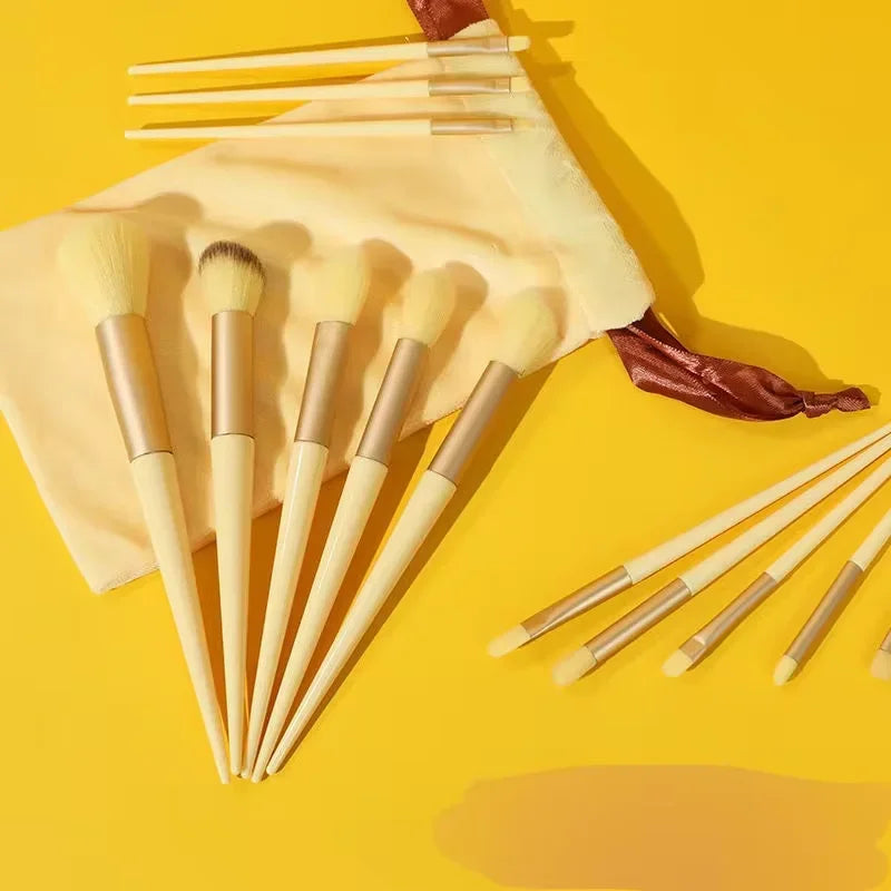 Ensemble de 13 pinceaux de maquillage Purpleflower en forme de feuille de houx, à poils doux, comprenant un pinceau poudre pour le visage, un pinceau illuminateur, un pinceau blush et un pinceau fard à paupières. Un ensemble complet d'outils de beauté.