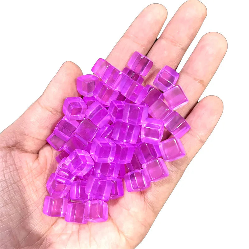 Lot de 100 dés cubiques transparents de 8 mm, pièces d'échecs, jetons, dés en cristal à coins carrés transparents pour jeux de société et puzzles