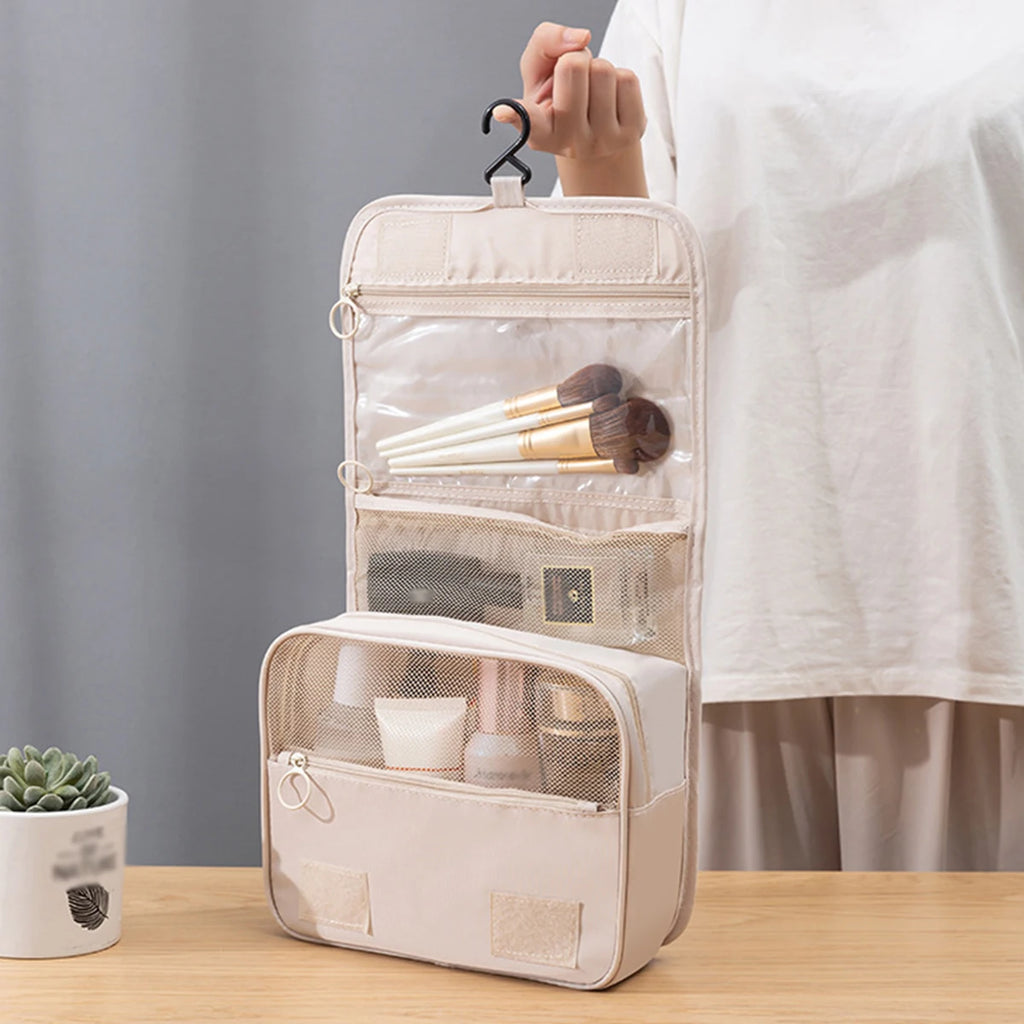 Un sac de voyage multifonctionnel qui peut être suspendu avec séparation sèche et humide, une trousse de toilette et de rangement à main, un ensemble