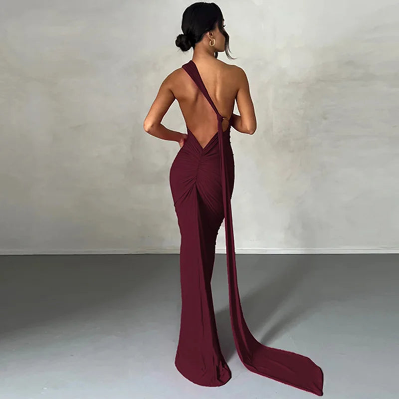Robe maxi sexy Hugcitar asymétrique dos nu à bretelles, avec boucle d'écharpe ajustable et fronces. Tenue élégante style streetwear Y2K pour festival