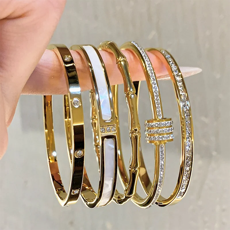 1 bracelet plaqué or en acier inoxydable et titane incrusté de zircon, style classique et simple, adapté à un usage quotidien pour femme