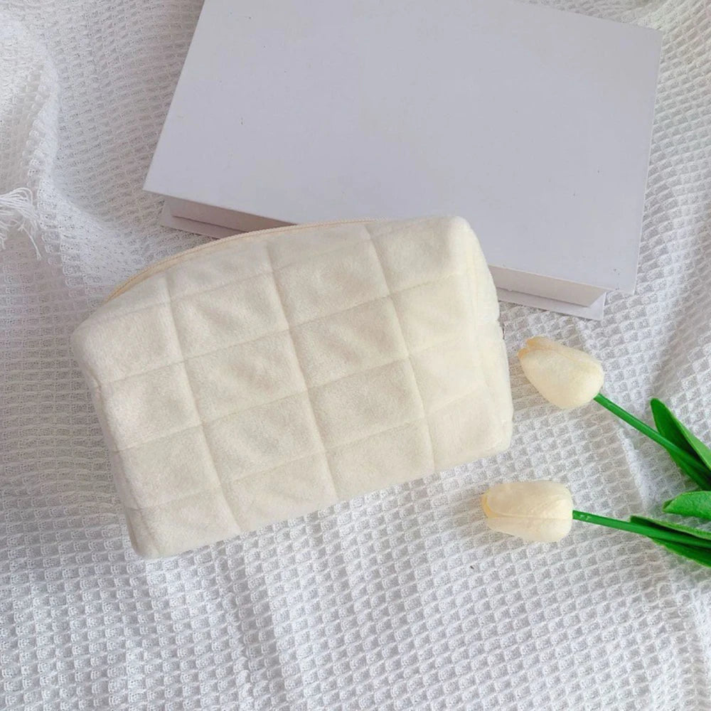 Sac de maquillage en peluche mignon pour femmes, petits sacs à cosmétiques portables de voyage, trousse de toilette à fermeture éclair de couleur unie, pochette de lavage, sacs de rangement