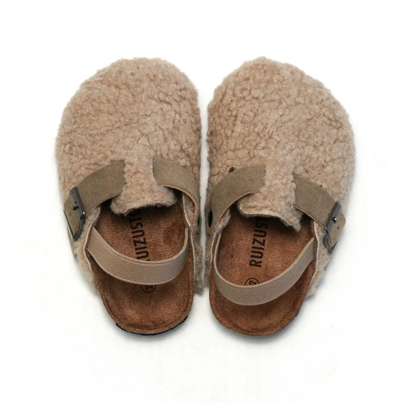 Pantoufles d'hiver tendance pour enfants, en liège, en daim et laine peluche, chaudes et confortables pour l'extérieur et les garçons. Chaussures d'intérieur simples et décontractées pour enfants