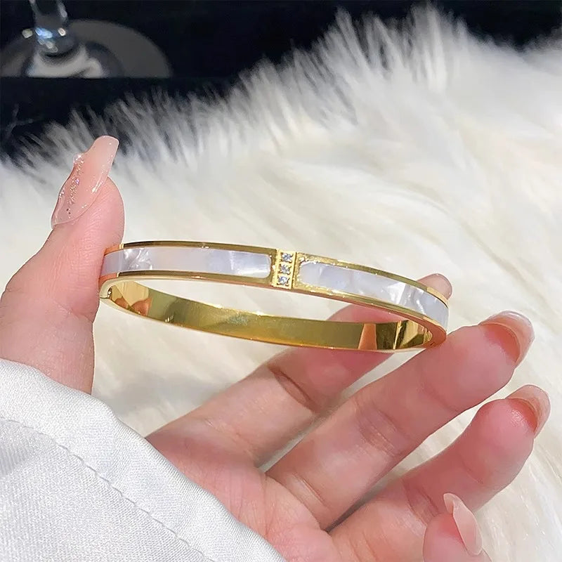 1 bracelet plaqué or en acier inoxydable et titane incrusté de zircon, style classique et simple, adapté à un usage quotidien pour femme