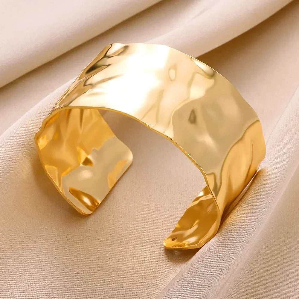 Bracelet classique à Texture ridée pour femmes, couleur or, manchette exquise, en acier inoxydable, ornement à la main, bijoux Punk