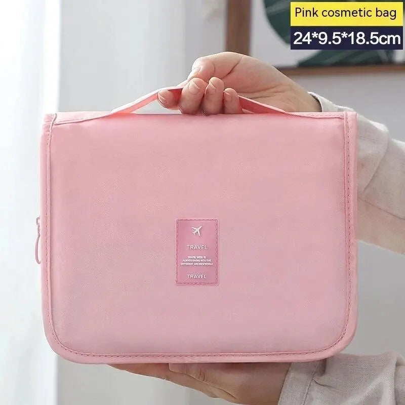 Un sac de voyage multifonctionnel qui peut être suspendu avec séparation sèche et humide, une trousse de toilette et de rangement à main, un ensemble