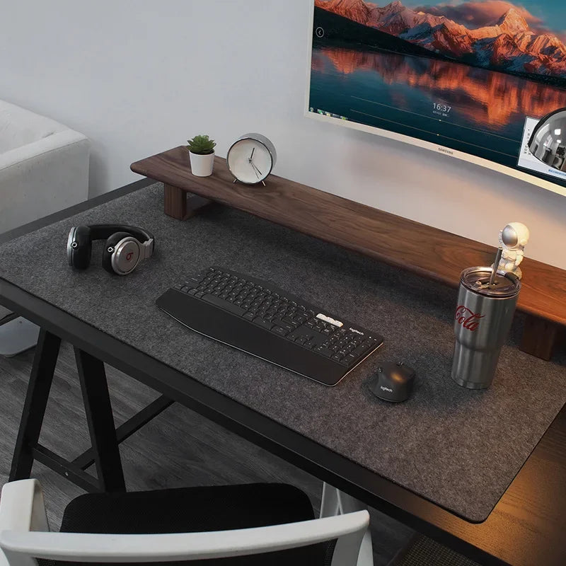 Tapis de bureau d'ordinateur doux et respirant, grand format, en feutre de laine, antidérapant, pour ordinateur portable et souris gamer. Simple et confortable par temps froid.