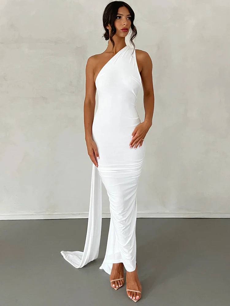 Robe maxi sexy Hugcitar asymétrique dos nu à bretelles, avec boucle d'écharpe ajustable et fronces. Tenue élégante style streetwear Y2K pour festival