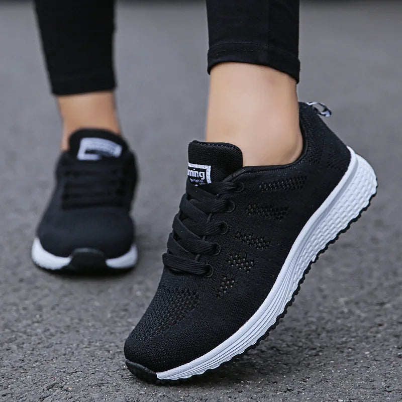 Chaussures décontractées pour femmes, mode, respirantes, plates, en maille, baskets, collection 2021, chaussures de gym vulcanisées blanches