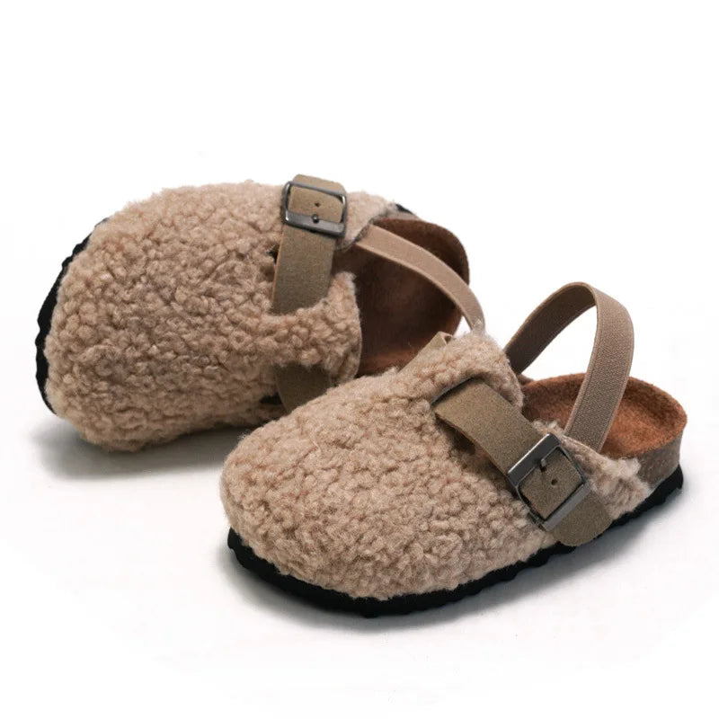 Pantoufles d'hiver tendance pour enfants, en liège, en daim et laine peluche, chaudes et confortables pour l'extérieur et les garçons. Chaussures d'intérieur simples et décontractées pour enfants