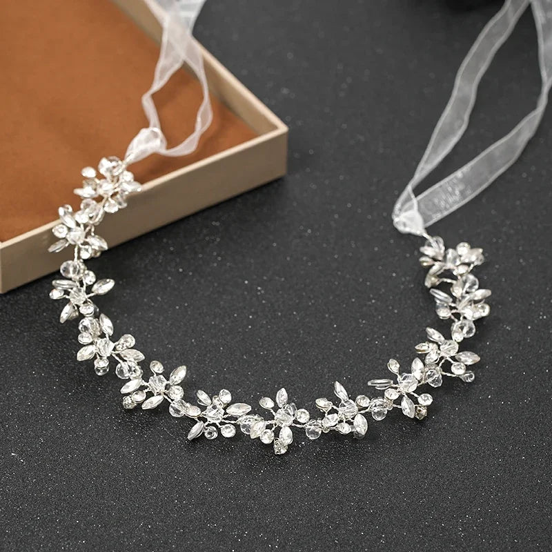 Bandeau argenté pour femme, diadème en cristal et strass fait main, accessoire de coiffure de mariage, cadeau idéal pour une mariée.