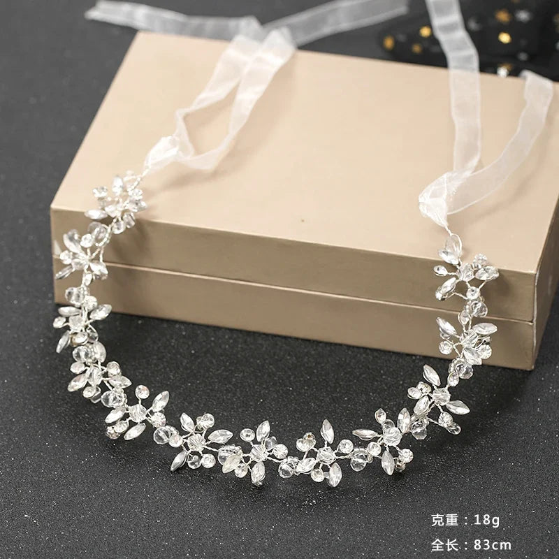 Bandeau argenté pour femme, diadème en cristal et strass fait main, accessoire de coiffure de mariage, cadeau idéal pour une mariée.