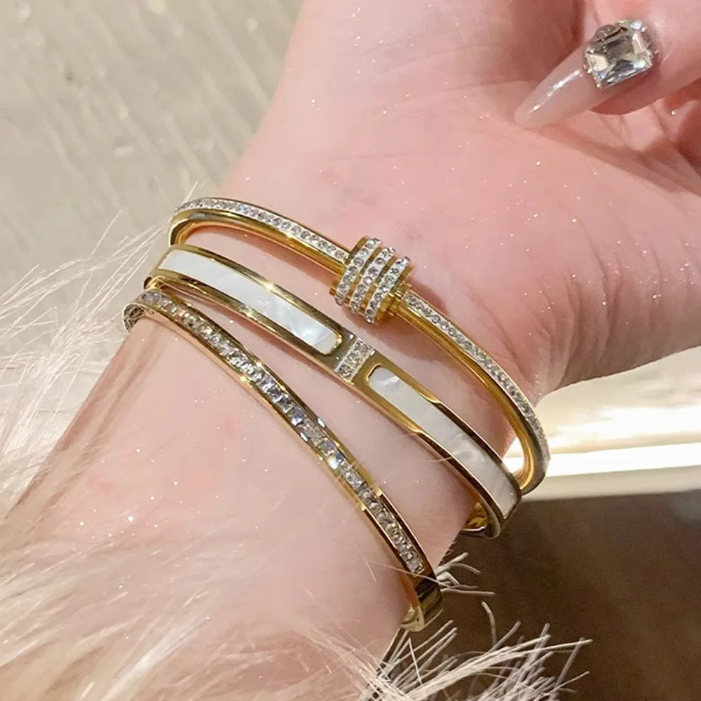 1 bracelet plaqué or en acier inoxydable et titane incrusté de zircon, style classique et simple, adapté à un usage quotidien pour femme