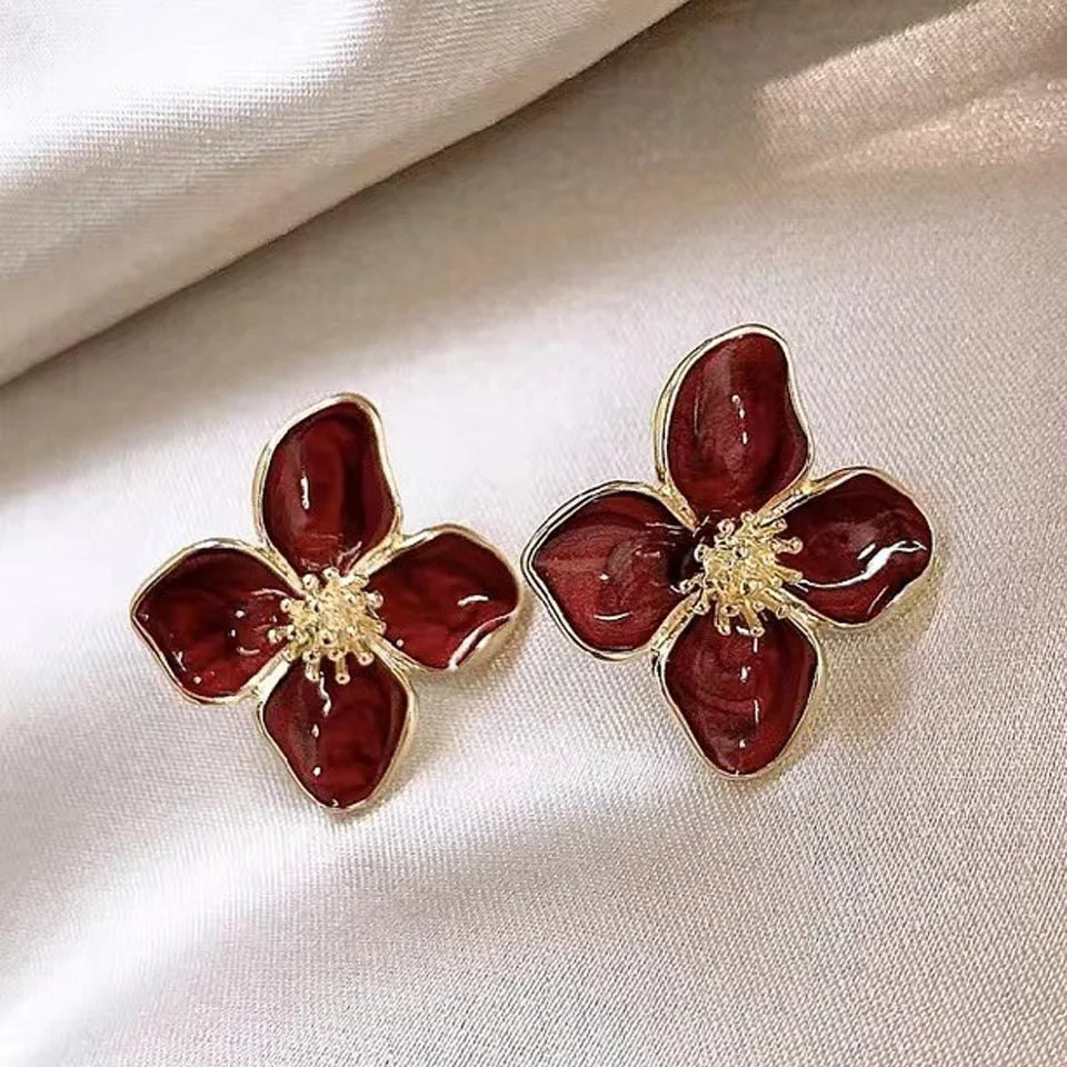Boucles d'oreilles à fleurs d'huile goutte à goutte de couleur blanche pour femmes, clou d'oreille en galvanoplastie à quatre pétales, nouveaux bijoux Vintage pour filles à la mode