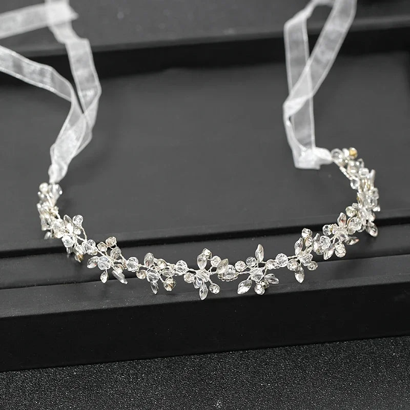 Bandeau argenté pour femme, diadème en cristal et strass fait main, accessoire de coiffure de mariage, cadeau idéal pour une mariée.