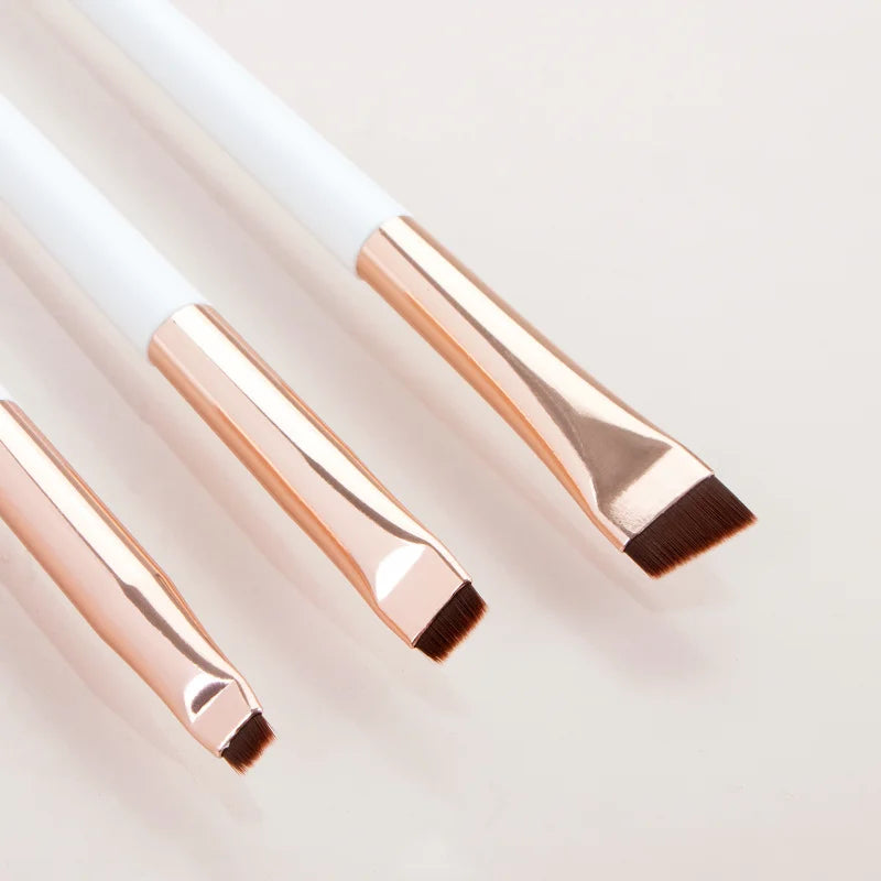 Ensemble de 3 pinceaux à lame pour eyeliner et sourcils Karsyngirl, pinceaux plats et fins portables pour le contour des sourcils et le maquillage.
