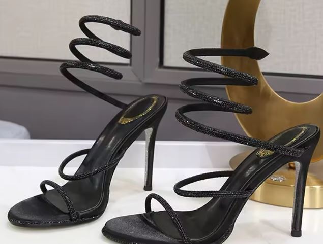 Sandales femme à talons hauts avec brides spirales dorées – Élégance soirée