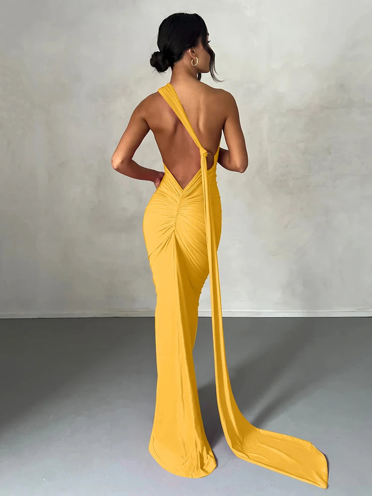 Robe maxi sexy Hugcitar asymétrique dos nu à bretelles, avec boucle d'écharpe ajustable et fronces. Tenue élégante style streetwear Y2K pour festival