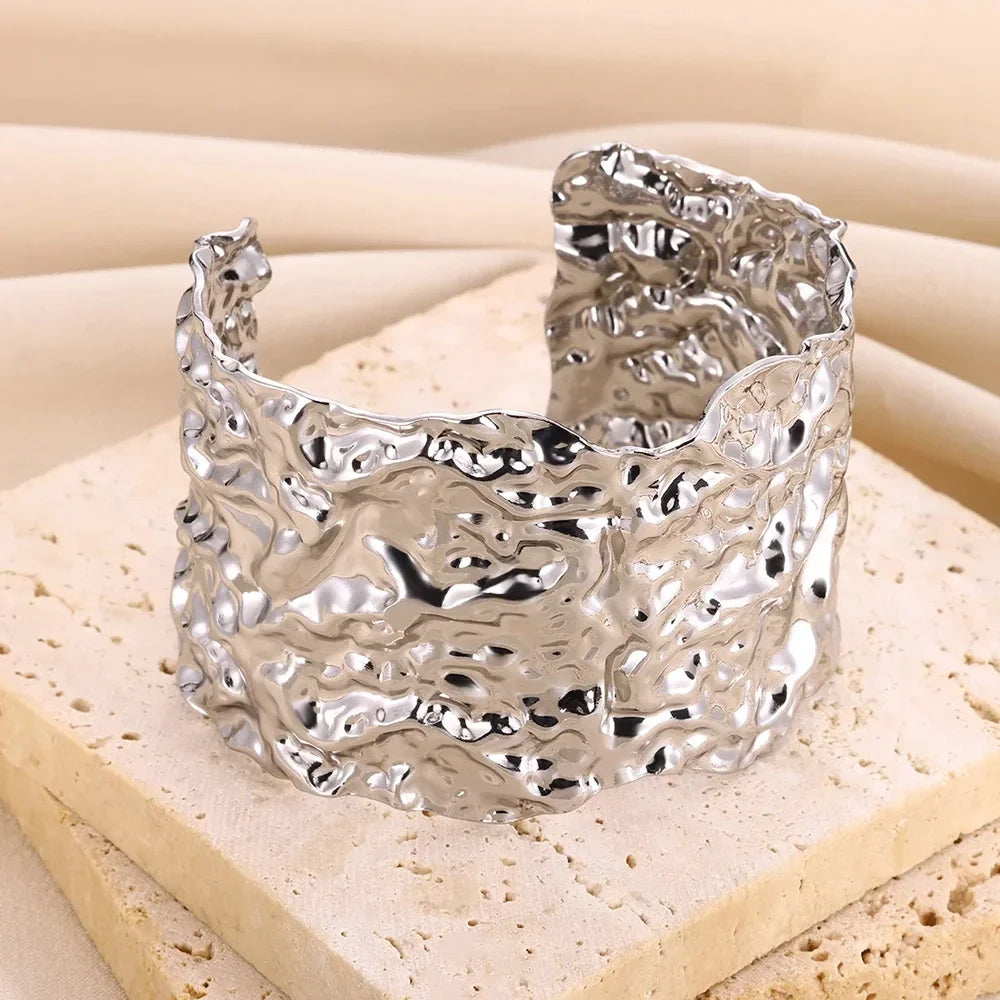 Bracelet classique à Texture ridée pour femmes, couleur or, manchette exquise, en acier inoxydable, ornement à la main, bijoux Punk